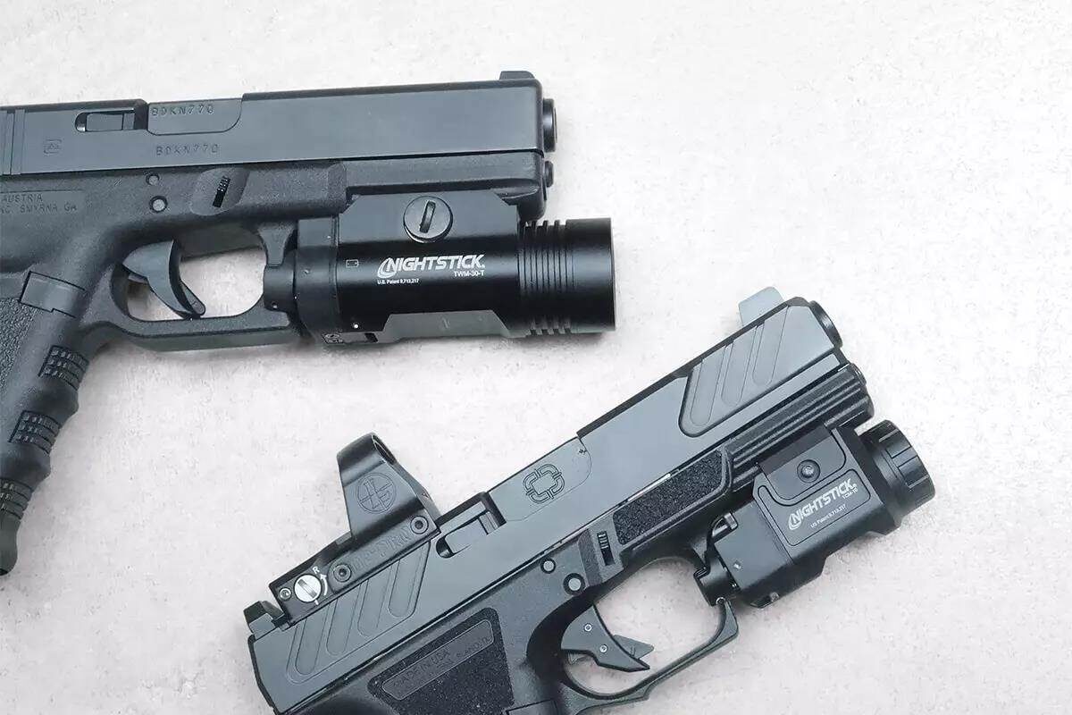 Фонари TWM-30-T и TCM-10 предназначены для обеспечения длительного времени работы и могут быть легко установлены на большинство пистолетов. Фонарь TWM-30-T больше подходит для использования в служебных целях, в то время как фонарь TCM-10 лучше использовать для скрытого ношения или в целях обеспечения безопасности дома.