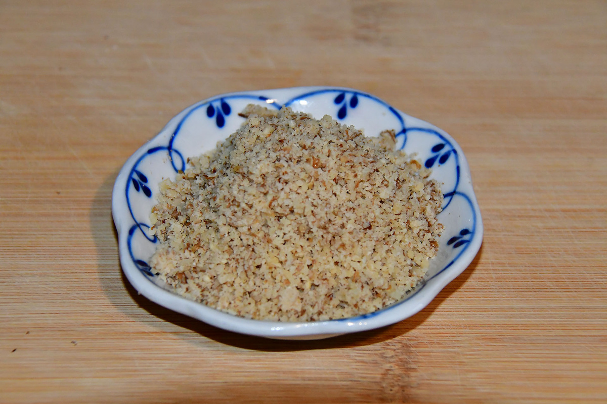 Размалываем грецкие орехи