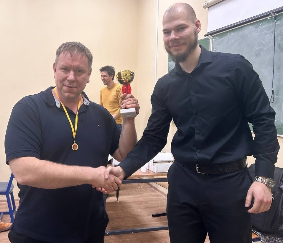 А в некоторых турнирах даже удается взять вверх.