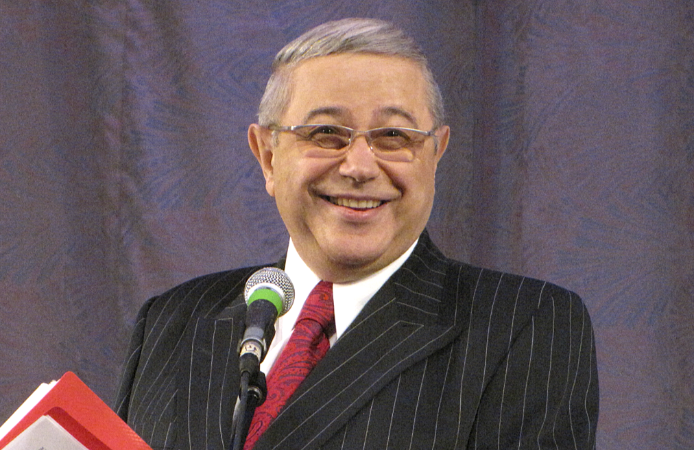 на фото Евгений Петросян 