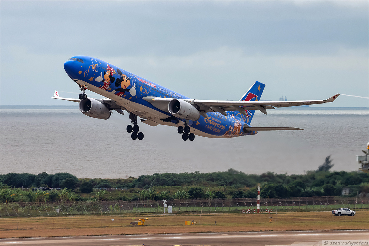 A-330 China Eastern B-6507 Shanghai Disney Resort-livery