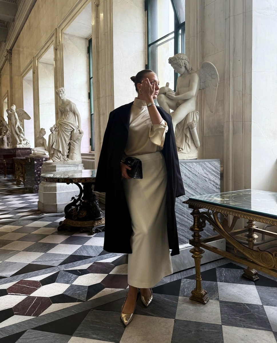 Собственно, вот так выглядела блогера, чтобы посмотреть на прекрасное в Эрмитаже🙂 На мой взгляд, образ очень красивый. Я была бы только ЗА, если бы женщины так одевались на выставку или в театр. Даже скорее в театр💫