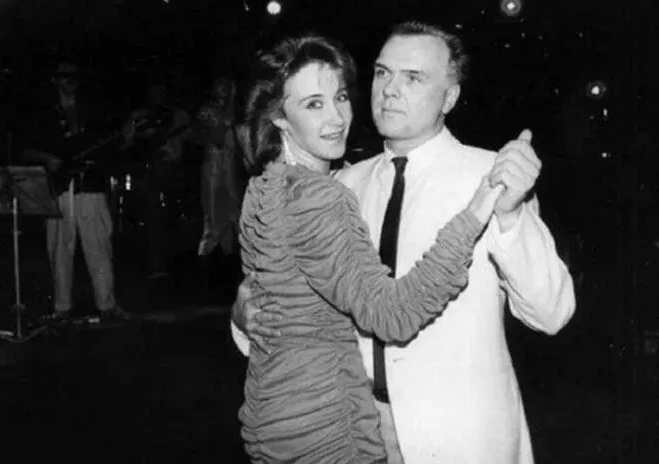 Оксана Пушкина и Владислав Коновалов, фото из открытого источника "Яндекс. Картинки".