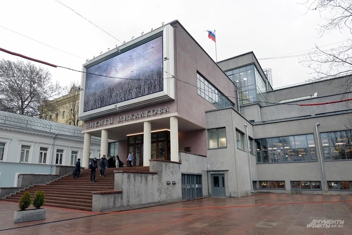    И тарелку не забыли.