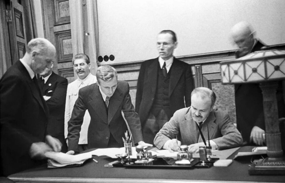 Подписание пакта Молотова-Риббентропа