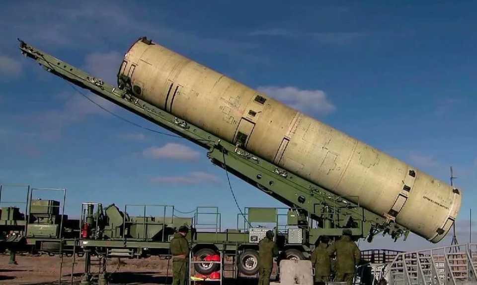 Подготовка к шахтному запуску противоракеты системы А-235 (PL-19). Кадры МО РФ