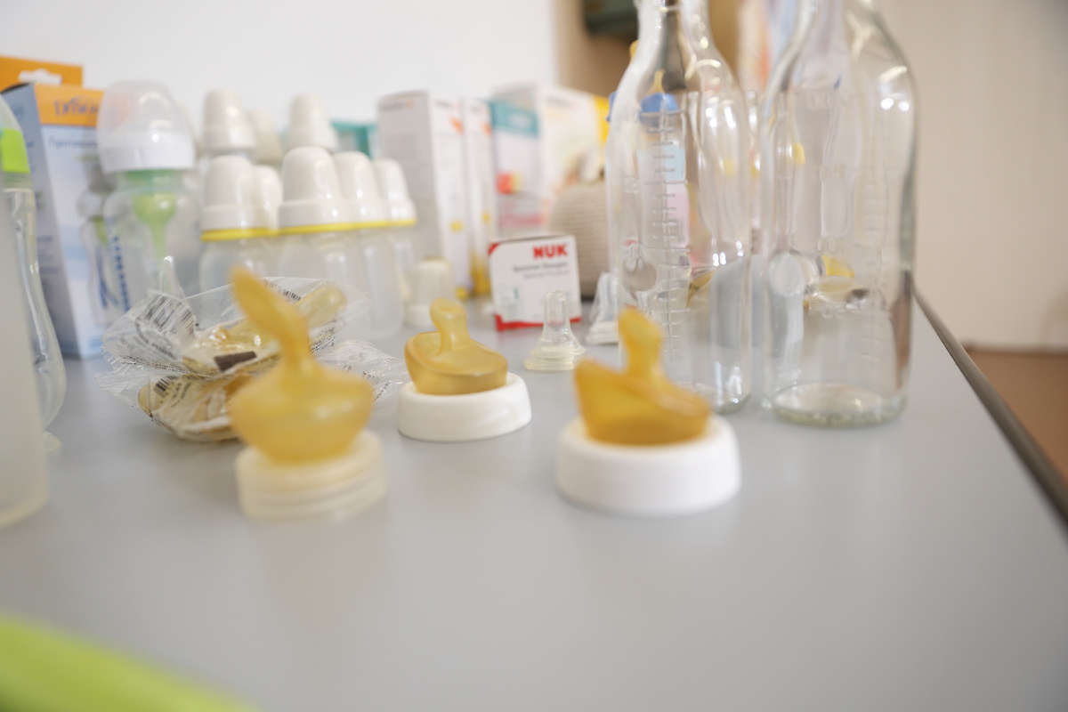 Как пользоваться некоторыми приборами для вскармливания малыша с ВРГН очевидно не сразу