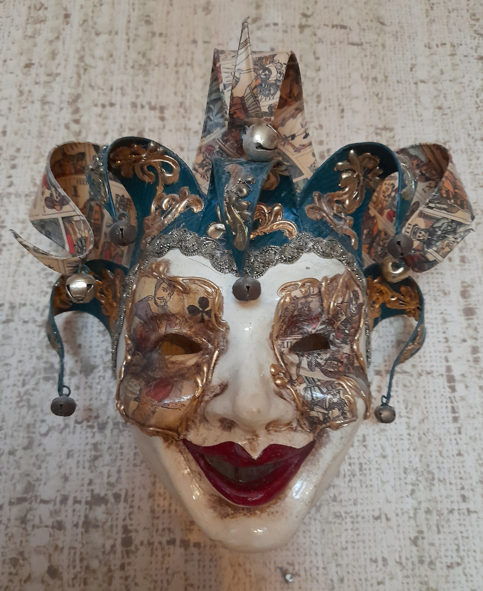 Наша вторая венецианская маска, тоже авторская работа из Венеции (2003 г.)