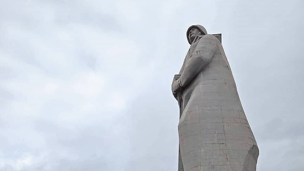 Алеша, защитник советского Заполярья, выглядит монументально.📷Фото: Андрей Колесников / Коммерсантъ