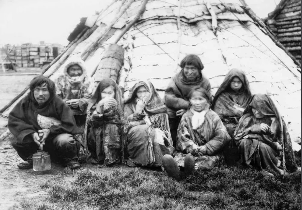 Приобские ханты. 1900-е годы. Автор фото: политссыльный Алексей Галкин. Изображение предоставлено Музеем природы и человека, ХМАО. Источник: culture.ru