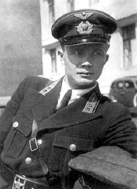 Леонид Хрущев (1917 - 1943 гг))