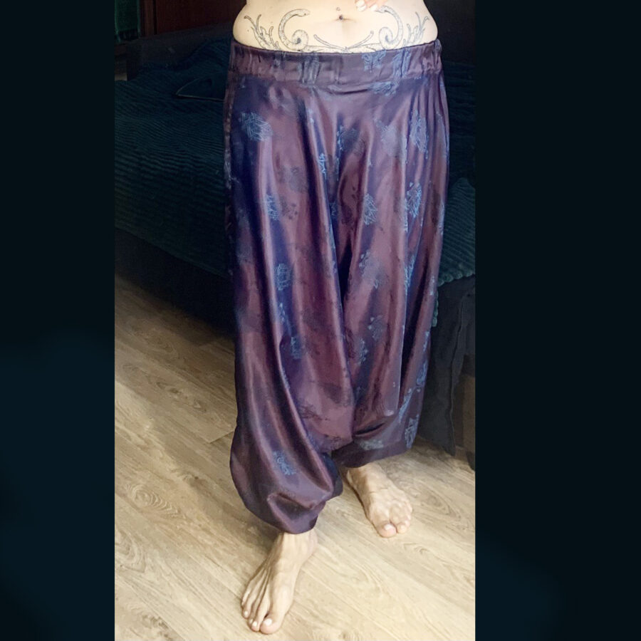    Как сшить штаны-алладины   
Источник: Мария Моднова для Креаликум