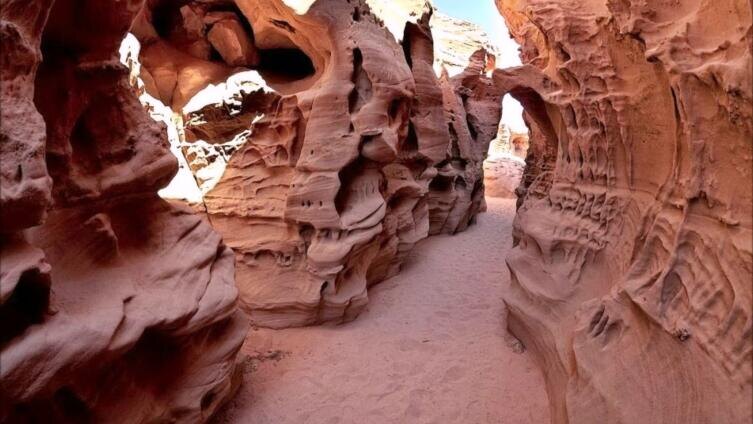    Кадр из видео  «Египет. Синайский полуостров. Цветной каньон.»