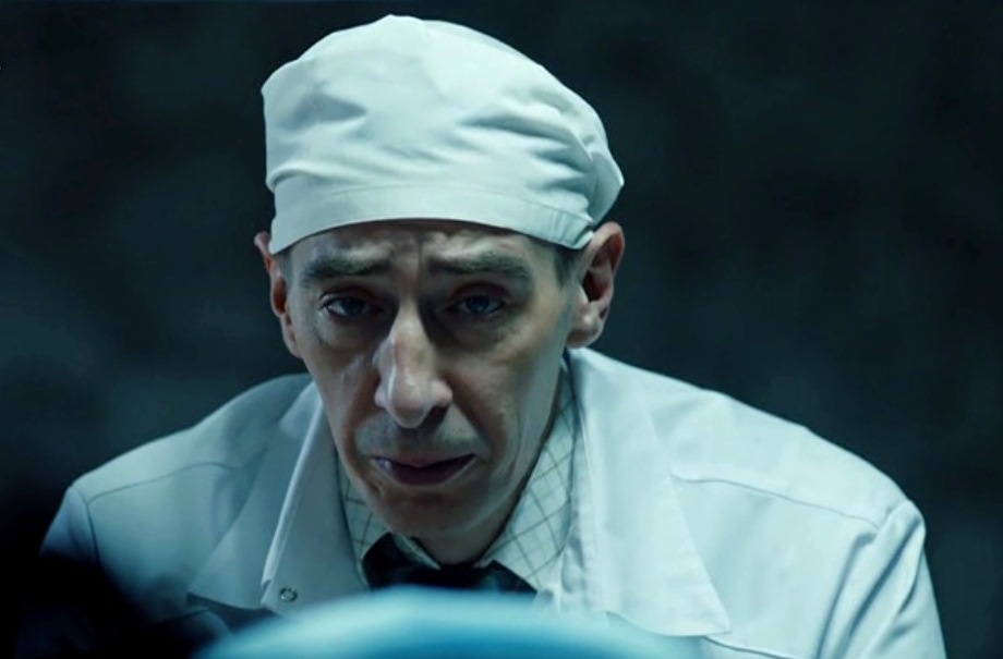 Источник: https://www.kino-teatr.ru/kino/acter/m/ros/2974/foto/i2/947756/