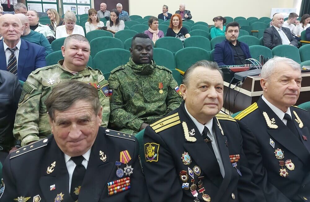 Форум объединил в одном порыве добровольца из Камеруна и ветеранов Черноморского флота