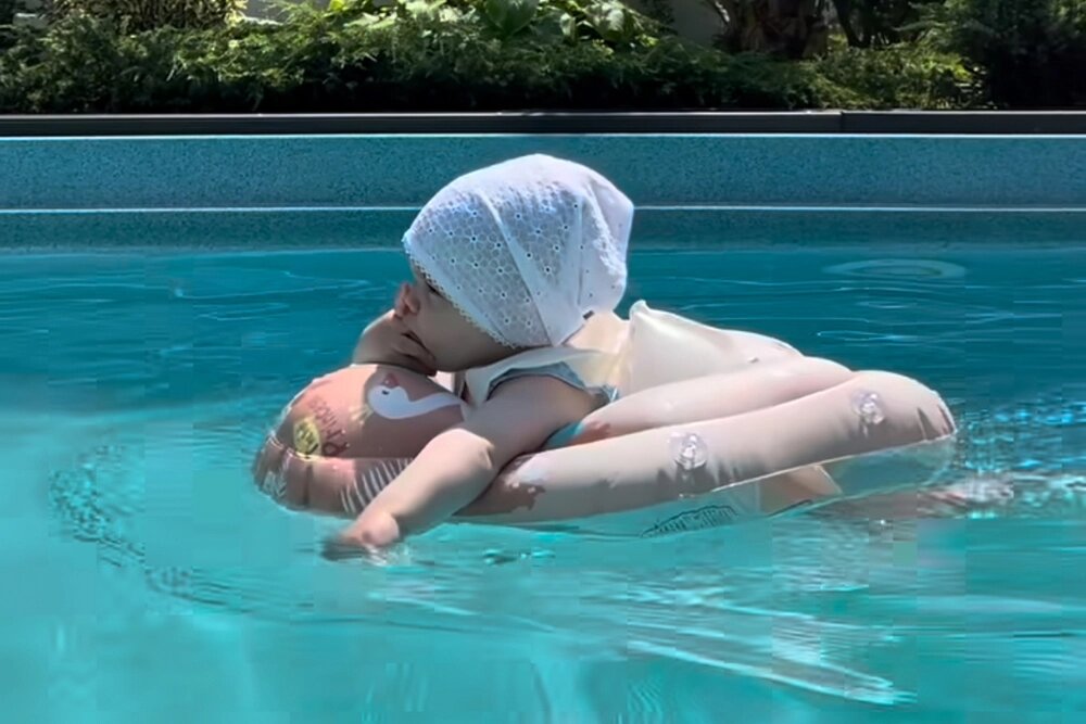    Дочь Евгения Петросяна и Татьяны Брухуновой на отдыхе. Фото: соцсети