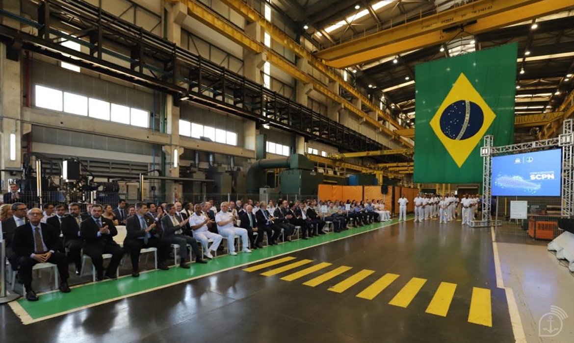 Бразилия тоже решила построить свою первую атомную подлодку. Церемония резки первой стали для опытного сегмента корпуса. 2023 год. Источник: Яндекс.Картинки