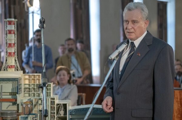 Кадр из сериала «Чернобыль». Режиссёр Йохан Ренк, сценарист Крэйг Мэйзин  / Kinopoisk