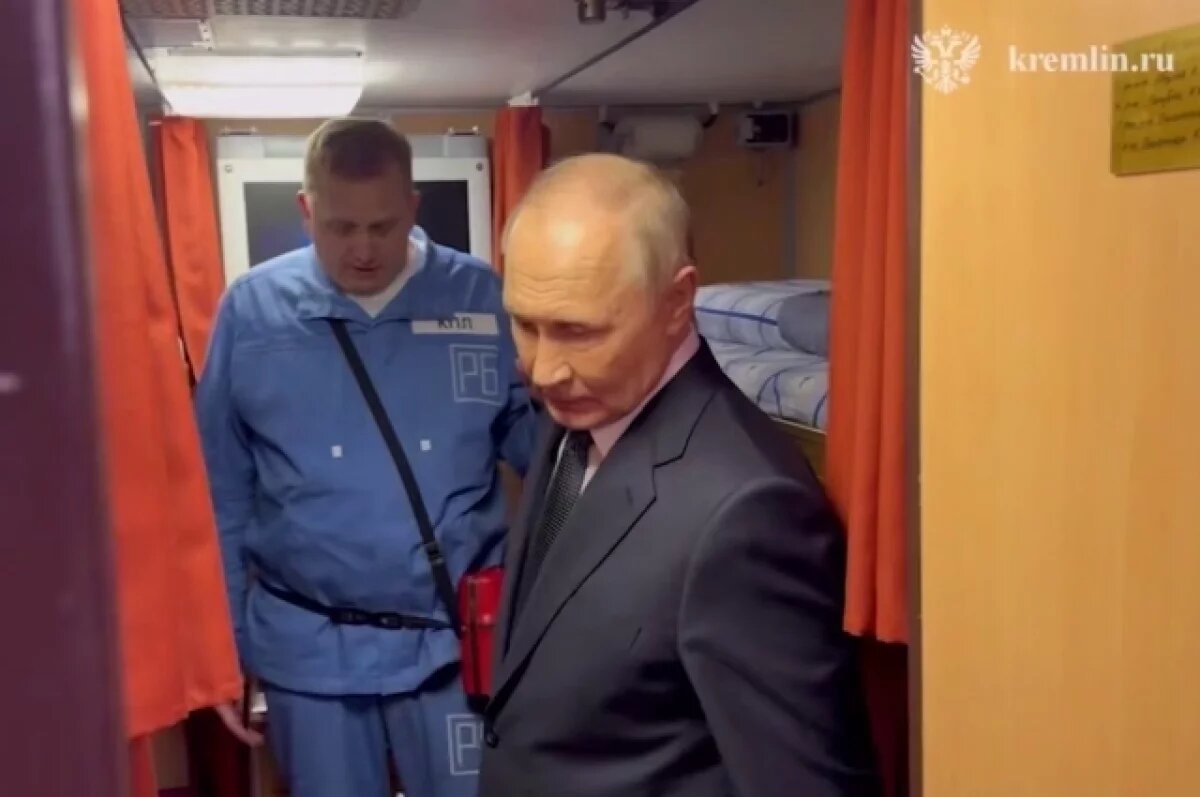    Путин осмотрел атомный подводный крейсер «Архангельск»