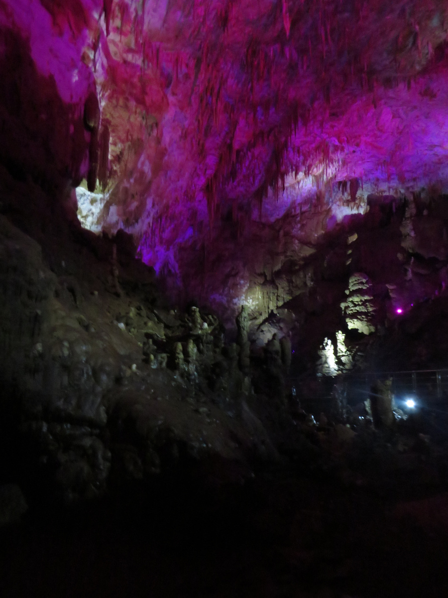 Подсветка в пещере Прометея