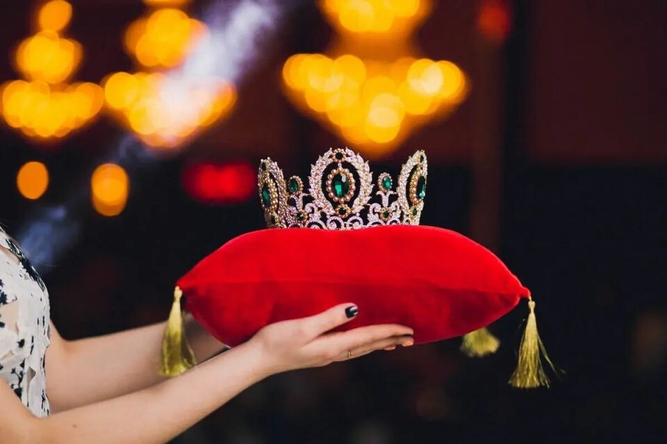    Корона. Конкурс красоты. Источник: pexels
