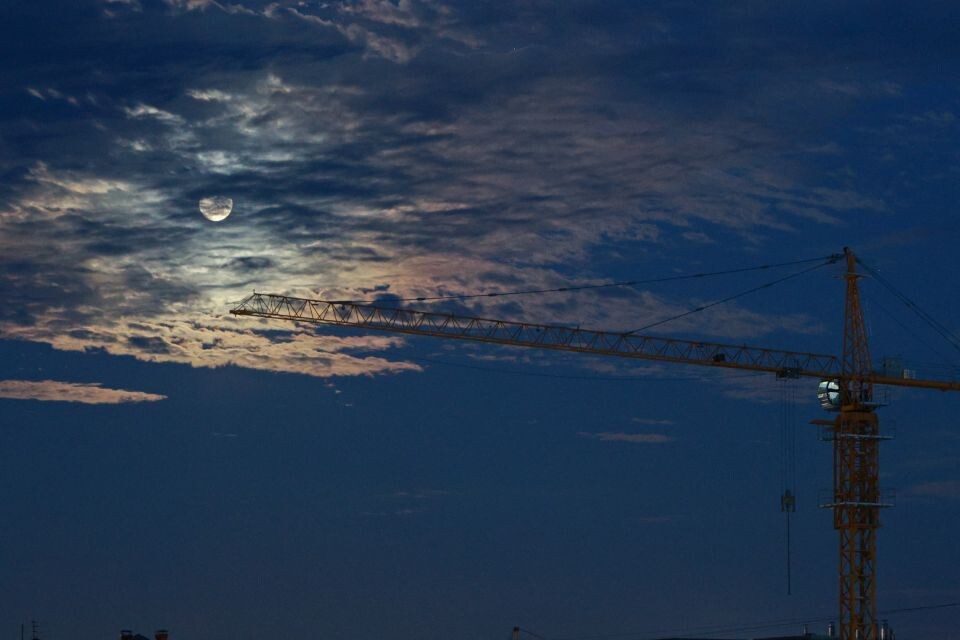    Луна. Ночь летнего солнцестояния. Источник: Олег Укладов