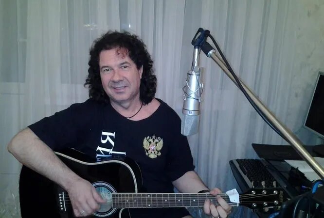 Александр был таким же крутым музыкантом, как брат, но предпочел другую судьбу  (фото из открытых источников) 