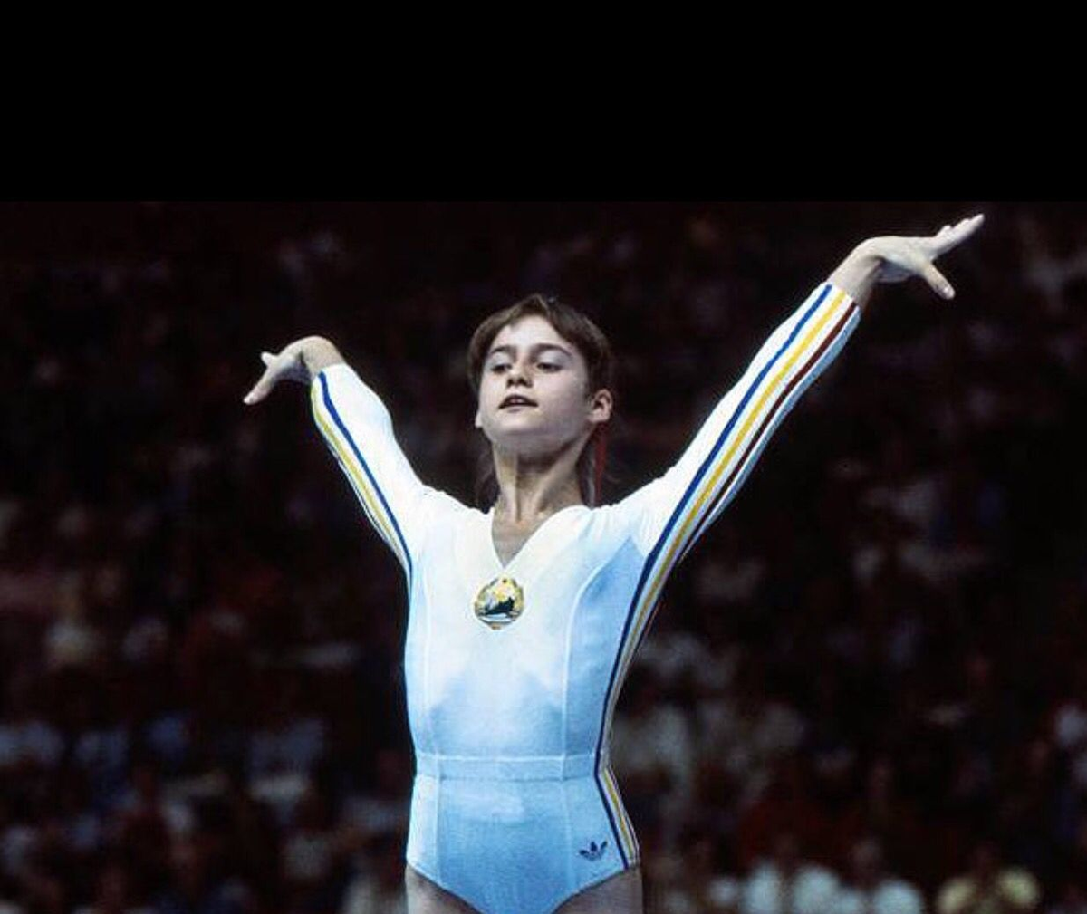 За блестящими победами скрывались тени тоталитарного режима, от которых ей пришлось бежать через ледяную пустыню в поисках настоящей свободы.