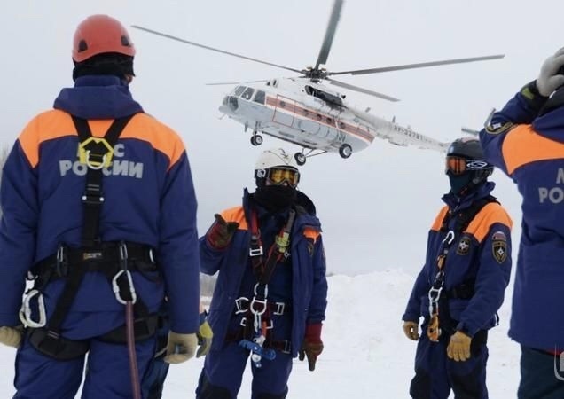 https://komiinform.ru/content/news/images/195390/spasateli-komi-pomogli-gruppe-turistov-iz-hmao_15860006761168214975__800x800.jpg