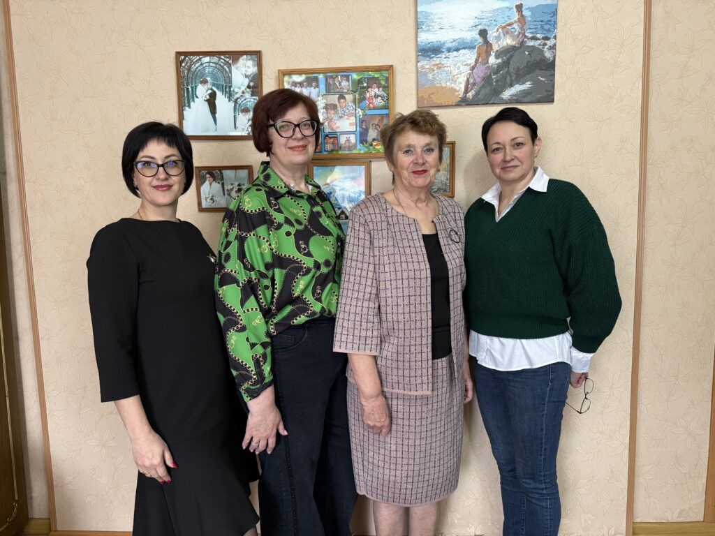    Уважение к службе, верность долгу, авторитет профессии привила майор милиции в отставке Галина Лукьяненко своим дочерям – Дарье Мацюк, Татьяне Демирчевой и Екатерине Богоровской. admin