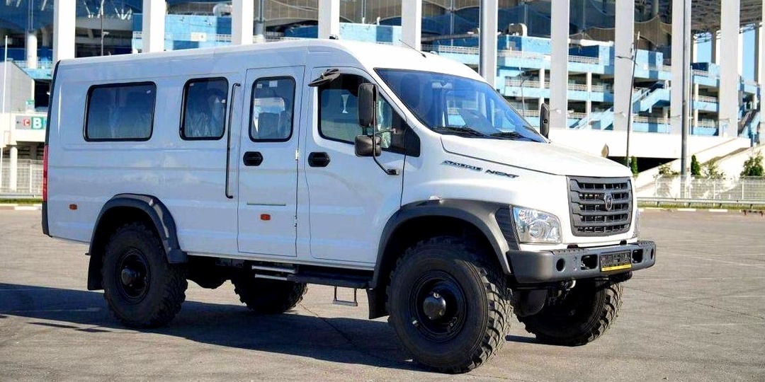 В РФ начали продавать новый автобус-вездеход российской сборки. Двигатель ЯМЗ-534, полный привод, рама и высокий ценник