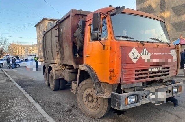    Мусоровоз сбил мать и сына на пешеходном переходе. Фото: Прокуратура Красноярского края