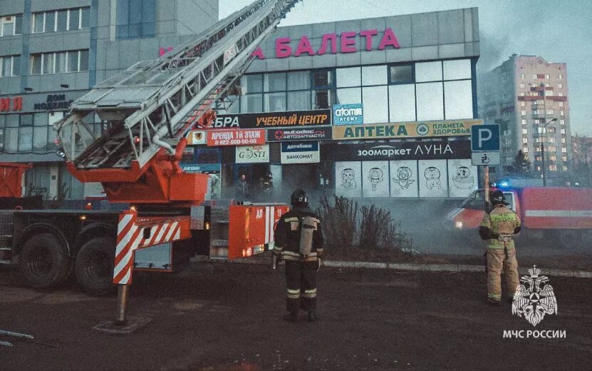    В торгово-офисном центре Ижевска огнеборцы потушили пожар