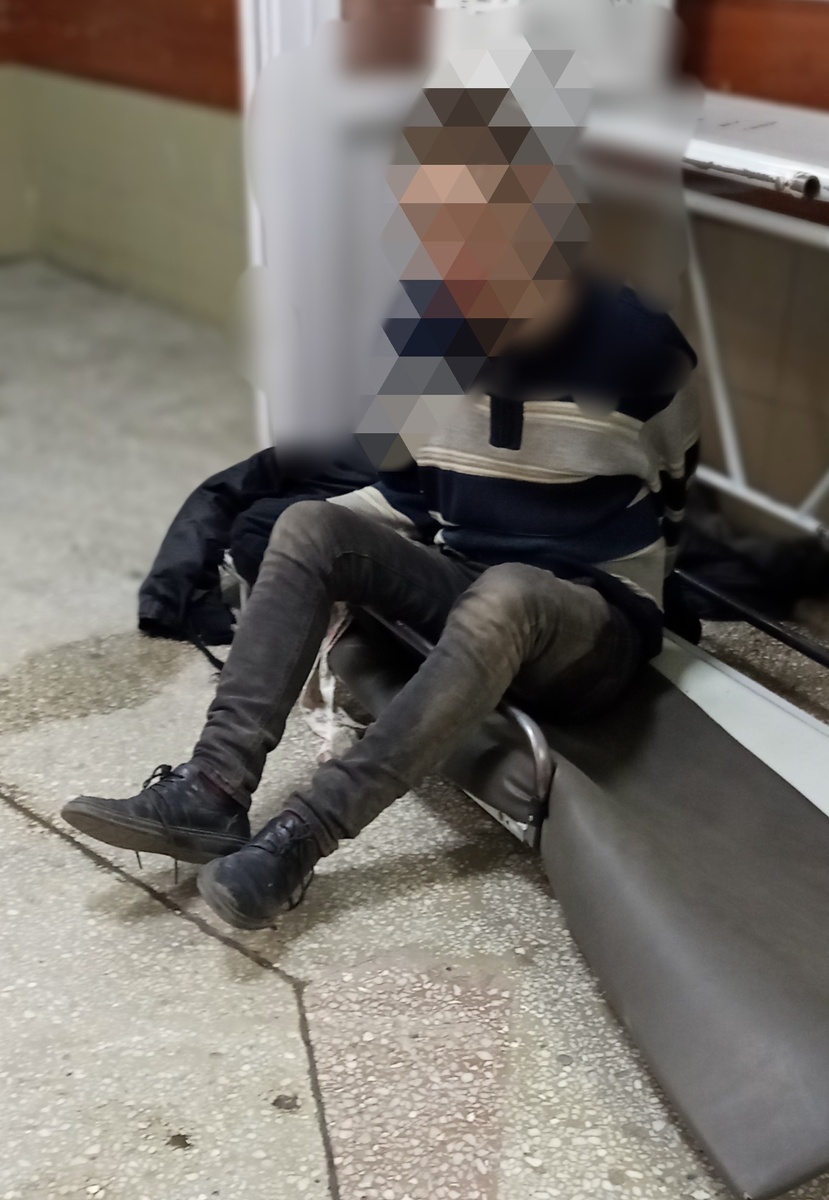 –Чего кричишь? –Развяжи меня , пожалуйста, быстро , я сказал!