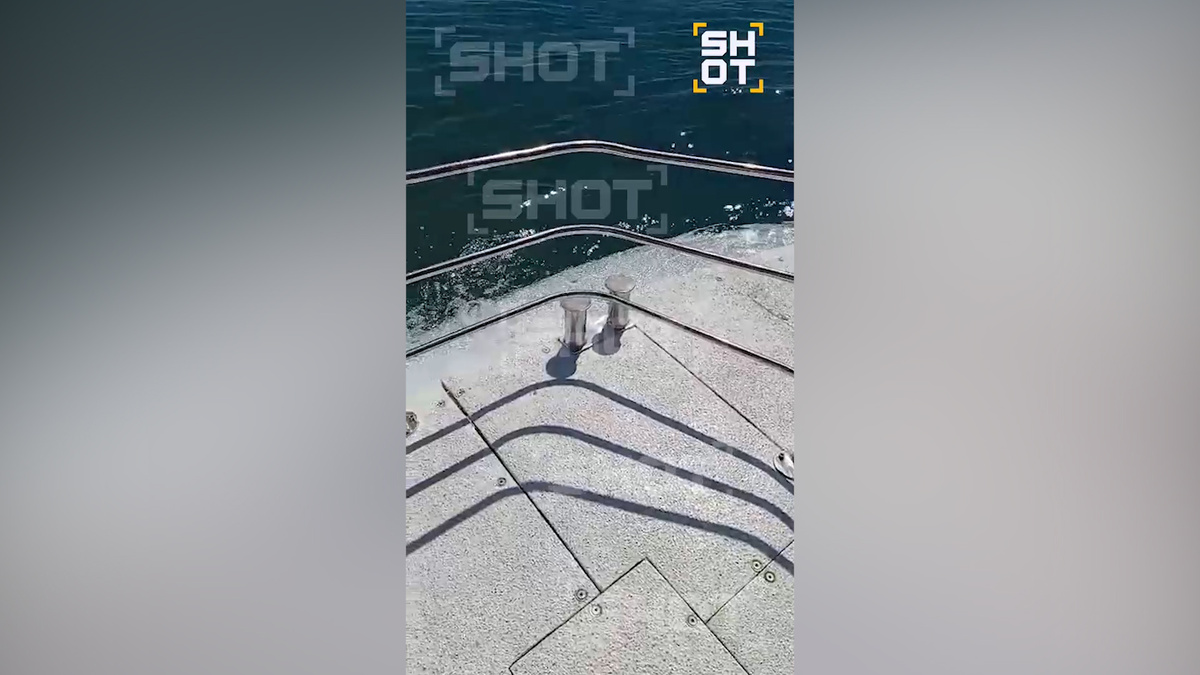    Батискаф в Хургаде начал погружаться, не закончив посадку людей: страшные кадры затопления