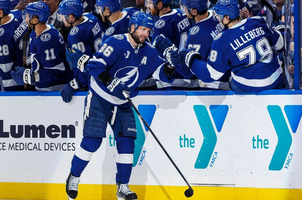 Никита Кучеров стал главным творцом разгрома "Юты". Фото: НХЛ