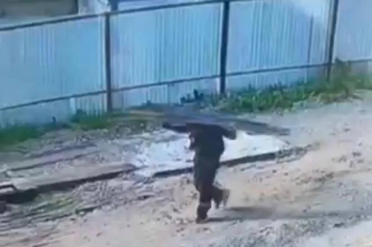    Житель Перми месяц разбирал и сдавал на металлолом забор у железной дороги