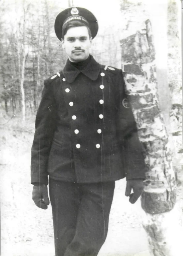 После окончания школы Михаил Никольский пошел служить в армию. Долг Родине он отдавал на службе в Тихоокеанском флоте