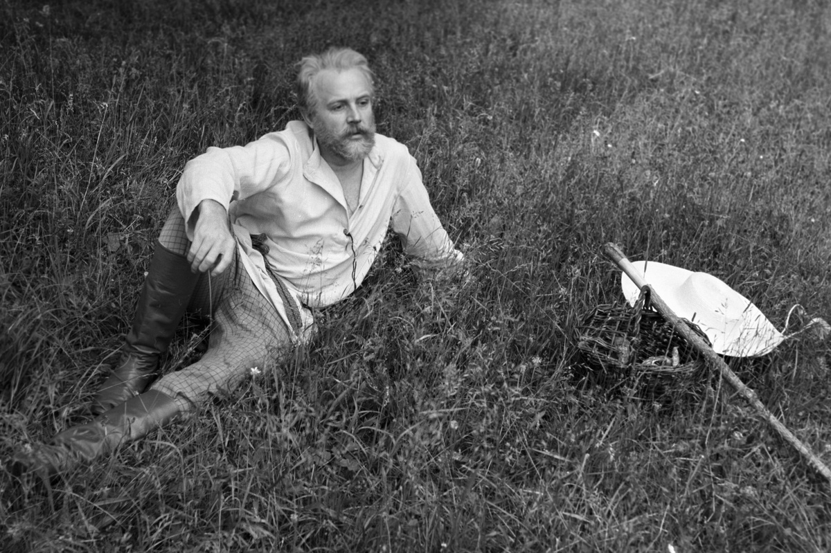    Советский и российский актёр театра и кино Иннокентий Смоктуновский родился 28 марта 1925 года в деревне Татьяновка Томской губернии. Он был вторым из шести детей в семье / РИА Новости / Иннокентий Смоктуновский в роли Чайковского на съёмках фильма «Чайковский»