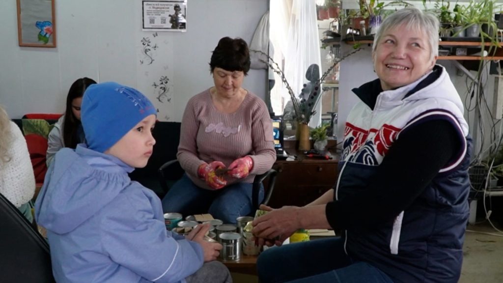    Татьяна Щербина с внуком Димой. Фото Сергея Курбана. Олег Размоскин