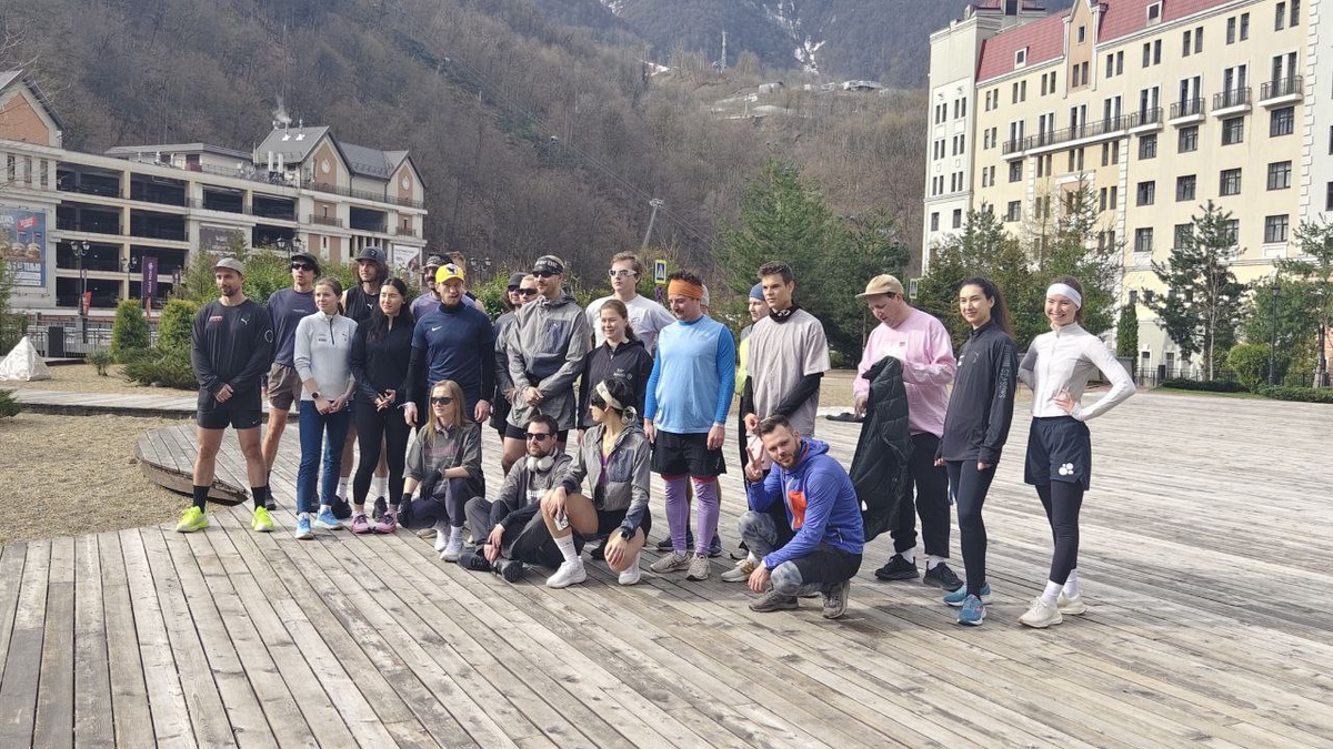 Участники утреннего забега, пейсеры Алексей Глухов и команда MINT RUNNING CLUB