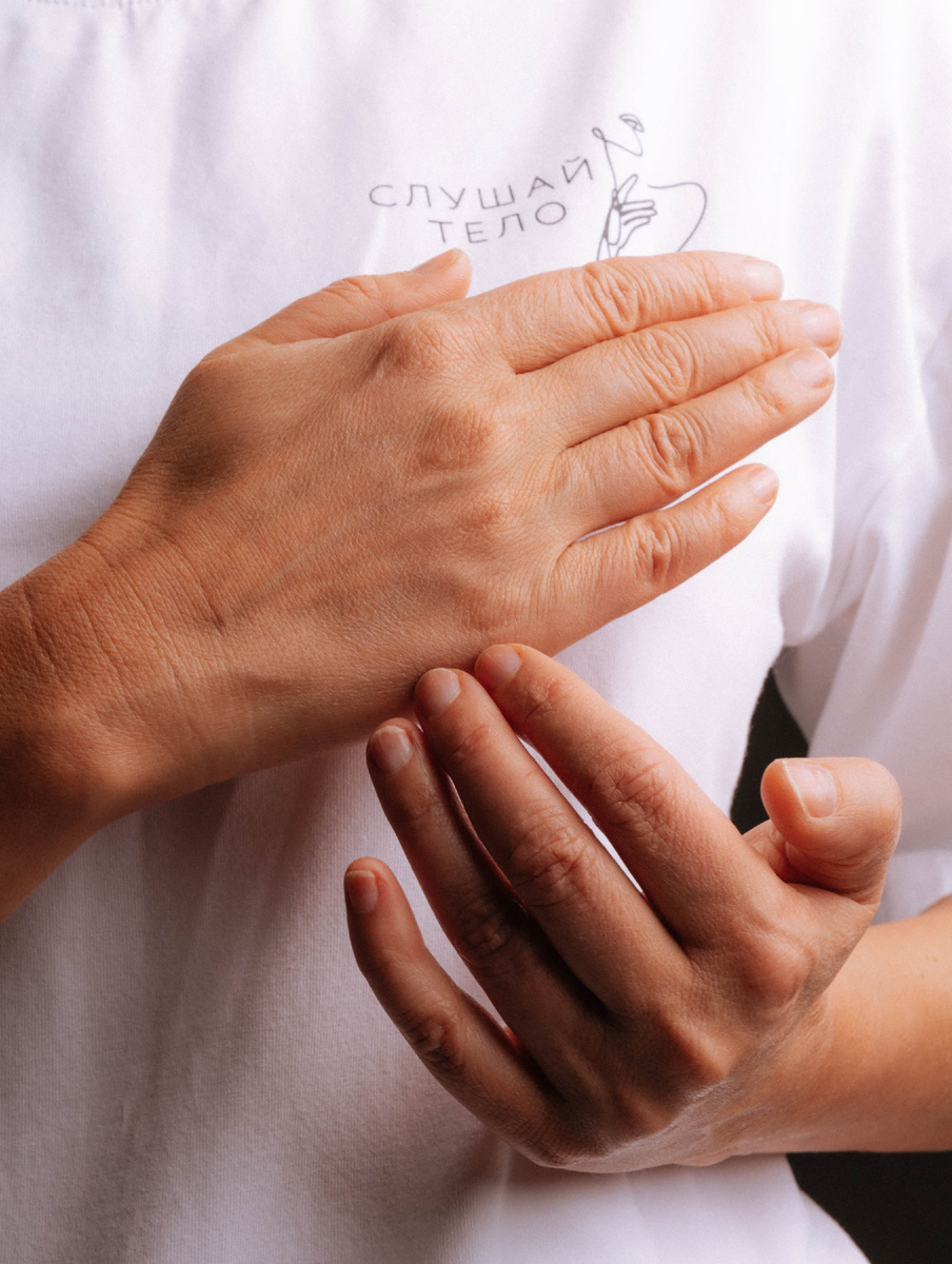 Нейротаппинг - это практика взаимодействия сознания и тела, сознания нашего подсознания, которую вы можете выполнять дома, на работе или в дороге, Делайте себе, людям, которые вас окружают, для того, чтобы уменьшить физическую или умственную нагрузку.