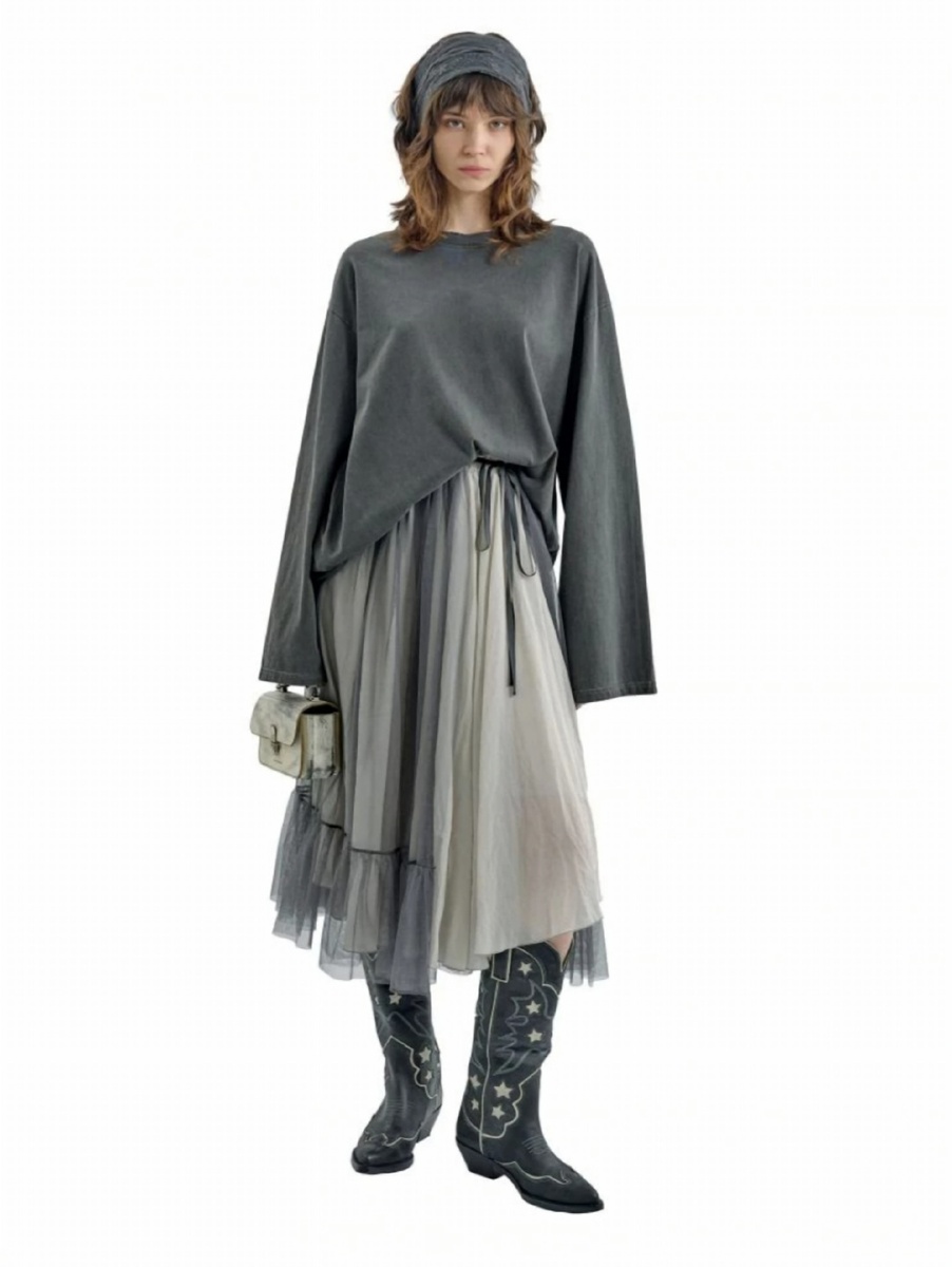 На днях купила совершенно сумасшедшую юбку (точнее, 2 юбки — сетку можно носить отдельно), но ее парадокс в том, что при всей необычности, я с этой вещью собрала у себя аж 6 разных образов. Идеальная находка