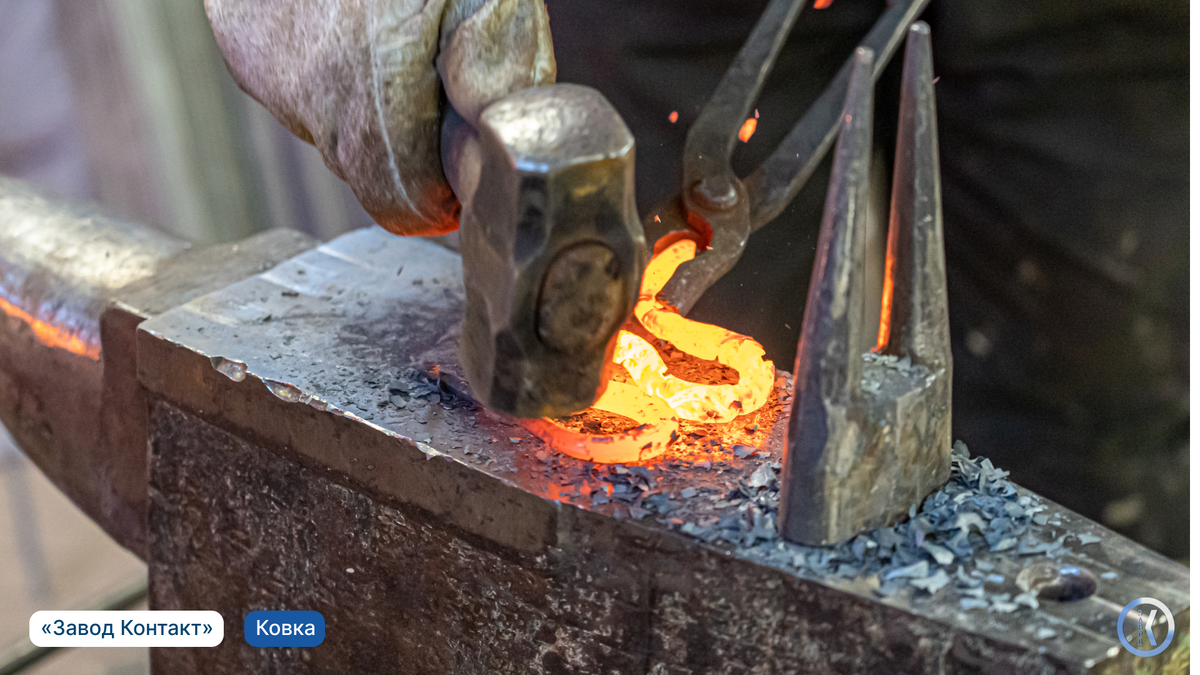 Нельзя удержаться от наблюдения за процессом ручной ковки - это ослепительно...