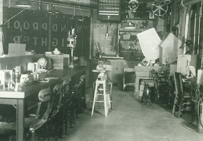 Так выглядела производственная линия Zippo в 1938 году