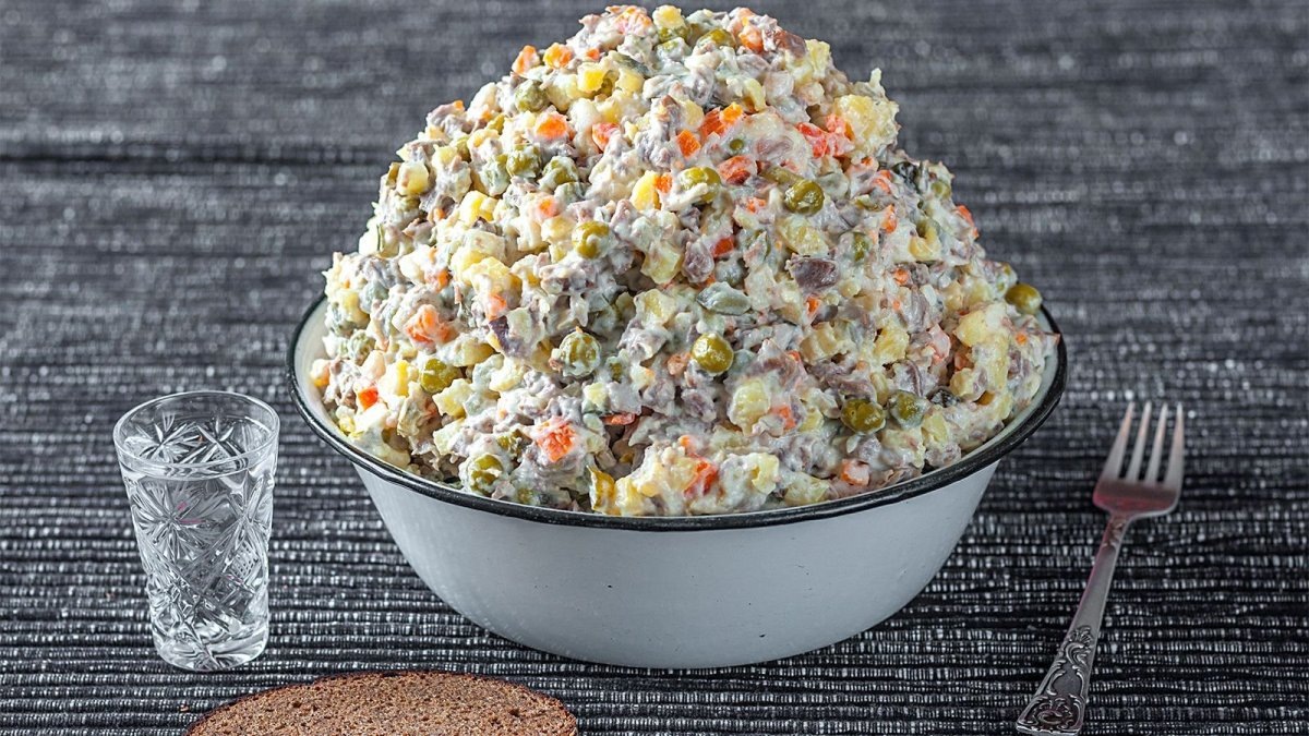 Ещё один тазик оливье. Фото с сайта https://kartinki.pibig.info/