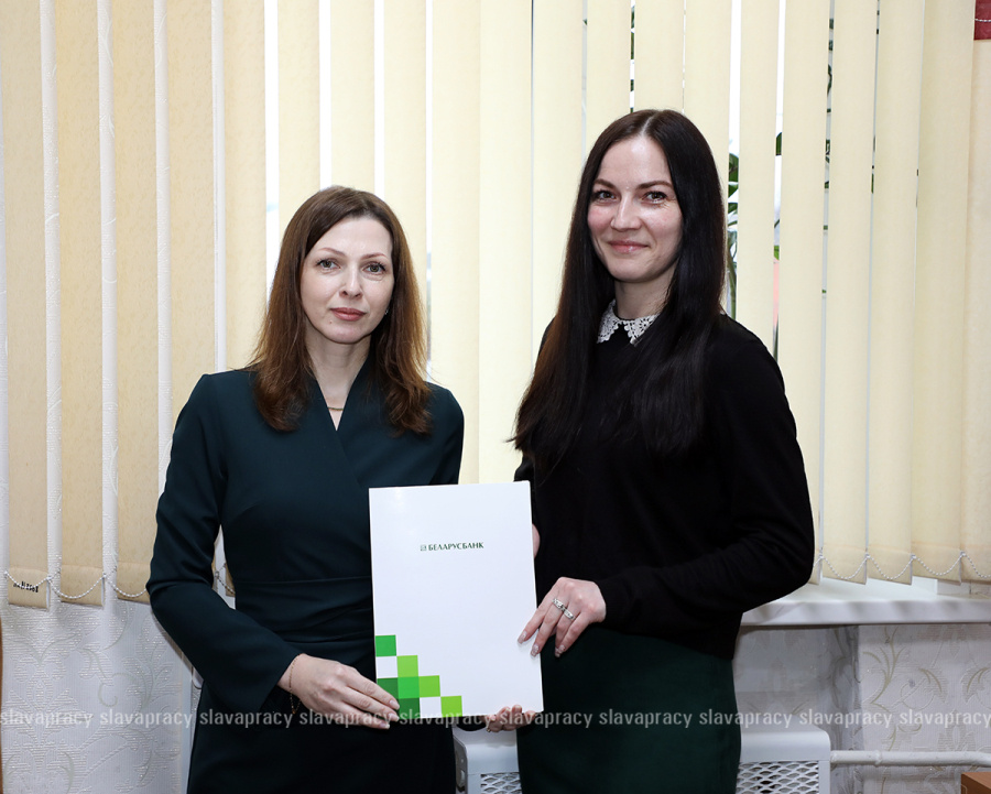     Беларусбанк подарил Ванелевичской средней школе компьютеры
