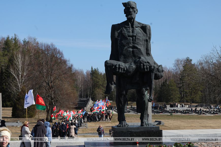     Память в сердцах не угасает