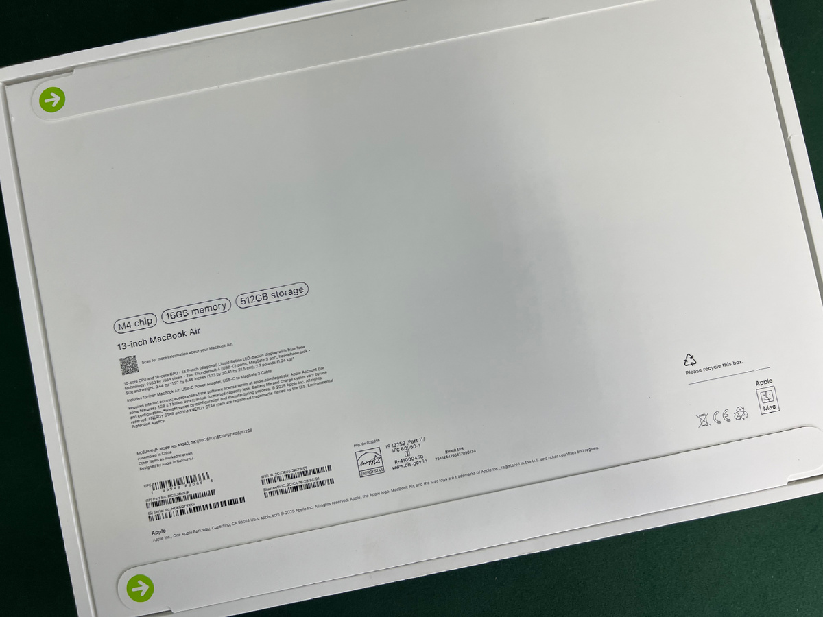 Коробка MacBook