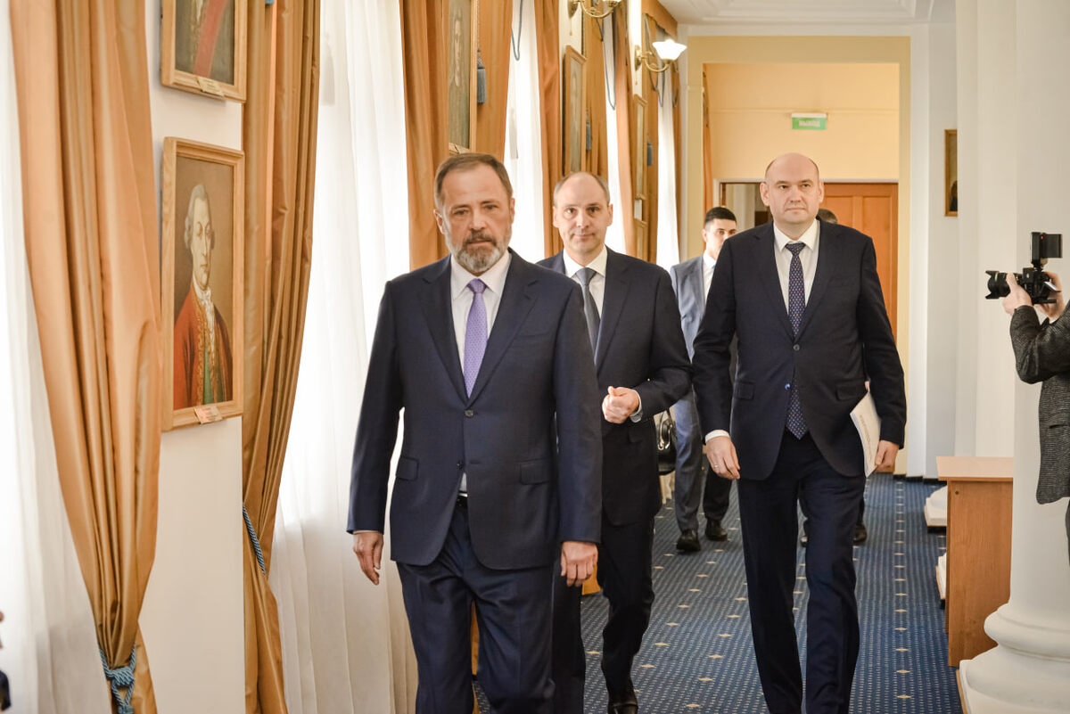     В Оренбурге представили врио главы региона Евгения Солнцева Оренбуржье
📷    В Оренбурге представили врио главы региона Евгения Солнцева Оренбуржье
📷    В Оренбурге представили врио главы региона Евгения Солнцева Оренбуржье
